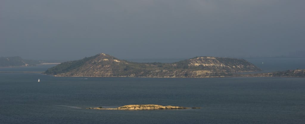L'île de l'Aute vue depuis le Mour en premier plan l'île du Soulier