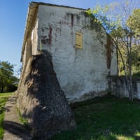 Les contreforts de la ferme de l'île de l'Aute