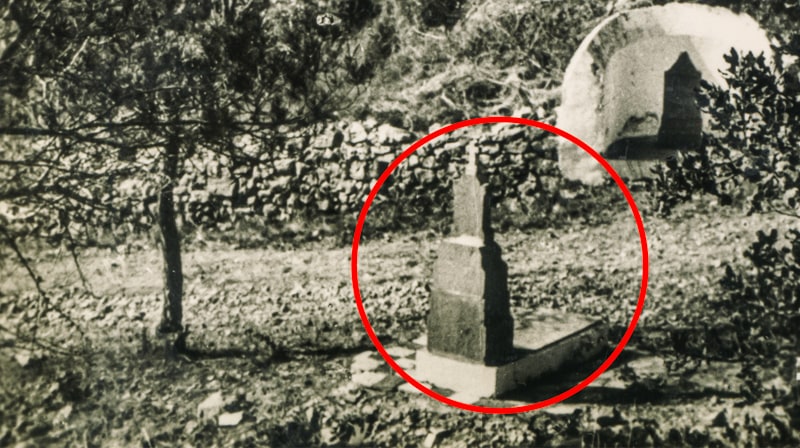 L'ancienne croix entaillée grecque disparue du Cénotaphe N°18 vers 1950