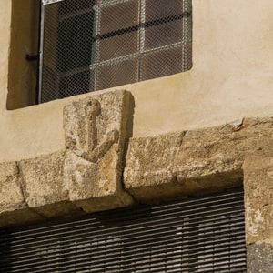 L'ancre sculptée sur la clef de voute