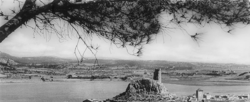 Gruissan, vue sur la combe des Porcs et la fontaine des Chevriers dans les années 1960