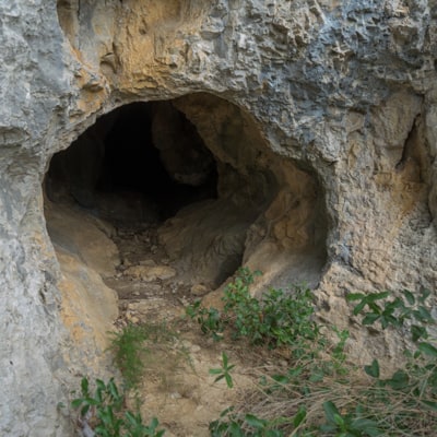 La petite grotte du Pech des Chevriers