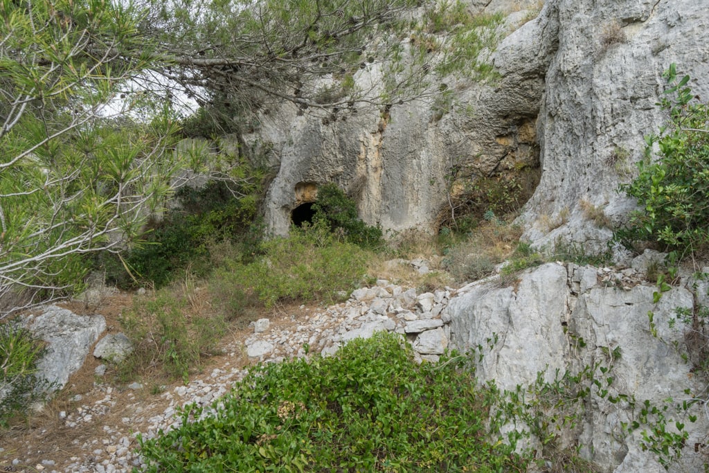 La petite grotte du Pech des Chevriers