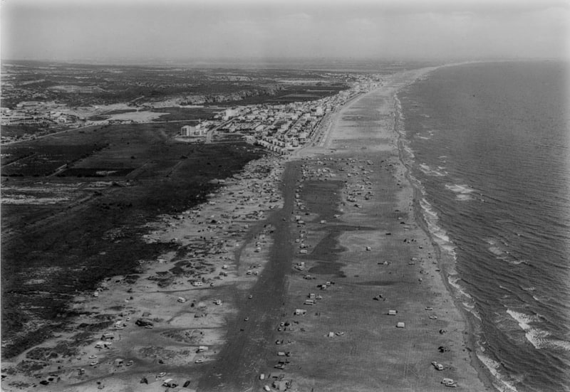 Les falaises mortes de Narbonne Plage dans les années 1970