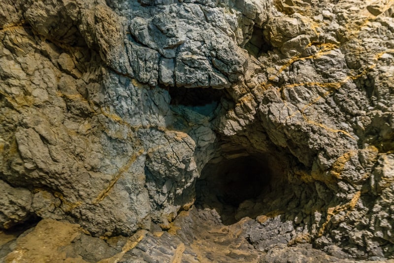 La paroi de la grotte de la Crouzade