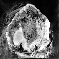 Photo ancienne de la Grotte prise depuis l´interieur (source D. Sacchi)