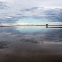 La plage des Ayguades envahie par la mer lors de fort vent marin