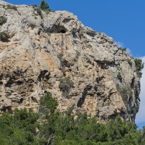 La falaise Est du Rec et la grotte du lieu-dit le Rec d'argent