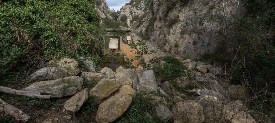 A l'entrée de la gorge du Rec, la source du Gourp