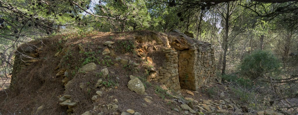 Cabane (cabanòt) en pierres sèches sur le Planal de la Passe