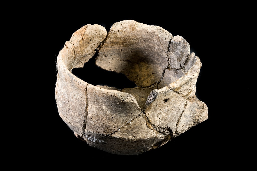 Écuelle carénée à anse unique (Bronze ancien)