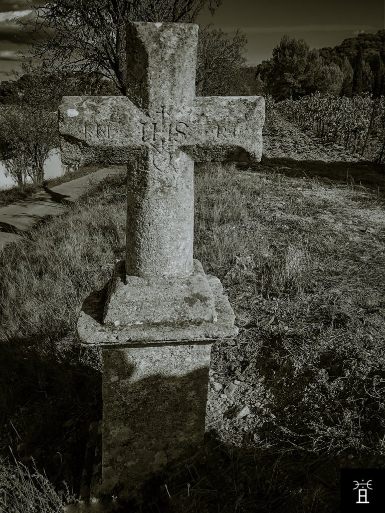 Avers de la Croix de Pailhès, détails des inscriptions