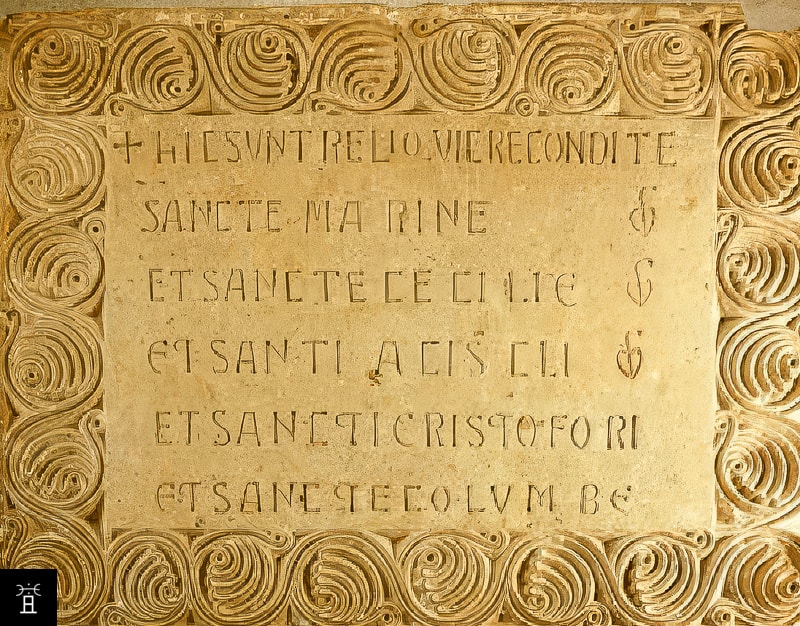 Saint Michel de Escalada. Table de l'autel de l'abside gauche. (© de Utrero y Murillo)
