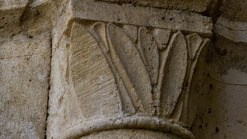 Le chapiteau n°6 de l'église Notre-Dame des Olieux